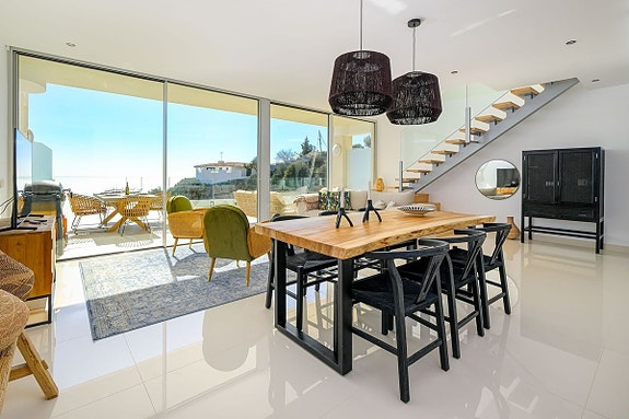 Fantastisk penthouse med 3 soverom og takterrasse - Utsikt, jacuzzi og utleielisens i Stupa Hills