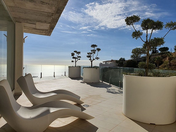 Fantastisk penthouse med 3 soverom og takterrasse - Utsikt, jacuzzi og utleielisens i Stupa Hills