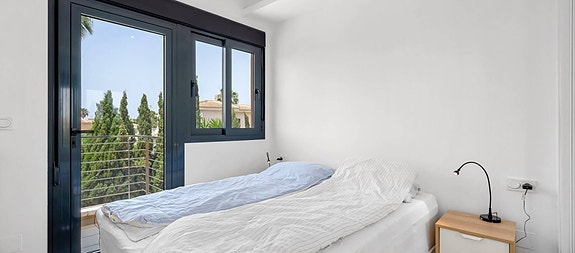 Moderne rekkehus med 3 soverom - Stor privat hage og takterrasse - Parkering