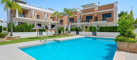 Moderne rekkehus med 3 soverom - Stor privat hage og takterrasse - Parkering