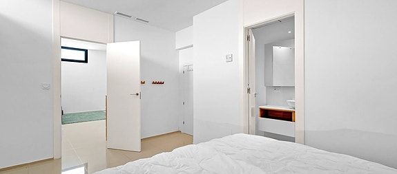 Moderne rekkehus med 3 soverom - Stor privat hage og takterrasse - Parkering