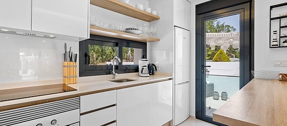 Moderne rekkehus med 3 soverom - Stor privat hage og takterrasse - Parkering