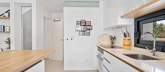 Moderne rekkehus med 3 soverom - Stor privat hage og takterrasse - Parkering