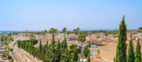 Moderne rekkehus med 3 soverom - Stor privat hage og takterrasse - Parkering