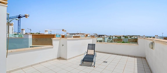 Moderne rekkehus med 3 soverom - Stor privat hage og takterrasse - Parkering