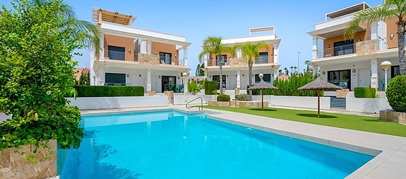 Moderne rekkehus med 3 soverom - Stor privat hage og takterrasse - Parkering