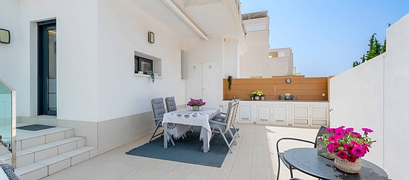 Moderne rekkehus med 3 soverom - Stor privat hage og takterrasse - Parkering