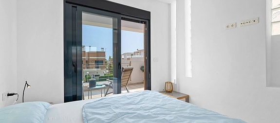 Moderne rekkehus med 3 soverom - Stor privat hage og takterrasse - Parkering