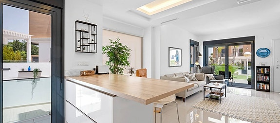 Moderne rekkehus med 3 soverom - Stor privat hage og takterrasse - Parkering