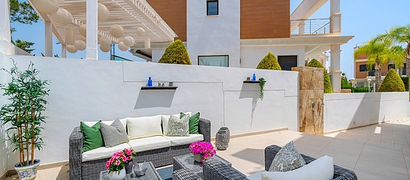 Moderne rekkehus med 3 soverom - Stor privat hage og takterrasse - Parkering