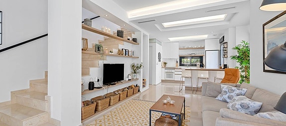 Moderne rekkehus med 3 soverom - Stor privat hage og takterrasse - Parkering