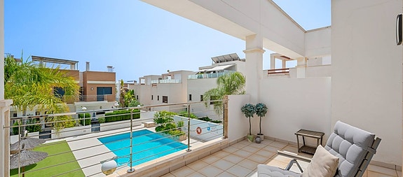 Moderne rekkehus med 3 soverom - Stor privat hage og takterrasse - Parkering