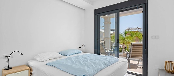 Moderne rekkehus med 3 soverom - Stor privat hage og takterrasse - Parkering