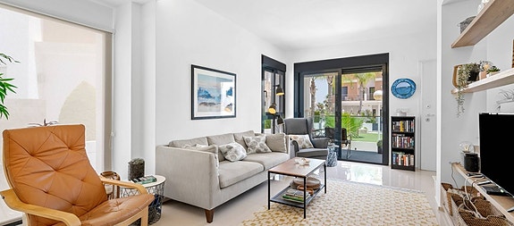 Moderne rekkehus med 3 soverom - Stor privat hage og takterrasse - Parkering