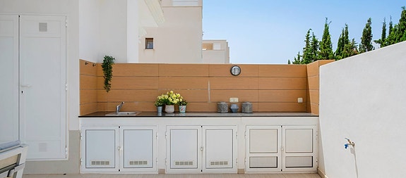 Moderne rekkehus med 3 soverom - Stor privat hage og takterrasse - Parkering