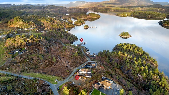 Flott beliggende tomt med båtplass