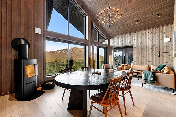 Velkommen til Gamle Kongeveg 365E! Heimdal Eiendomsmegling v/ Roger Rones har gleden av å presentere denne delikate fritidsleiligheten.