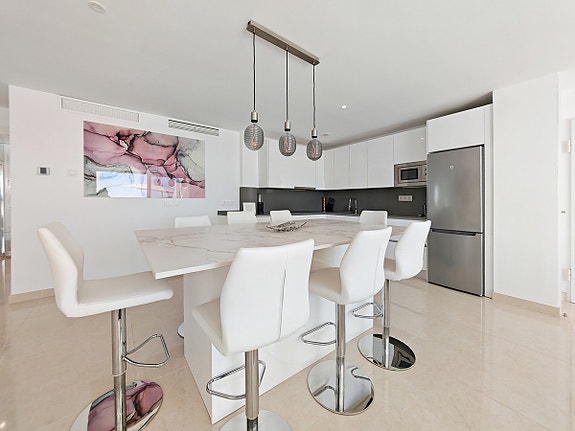 Eksklusiv penthouse med 4 soverom - Privat basseng, takterrasse og panoramautsikt