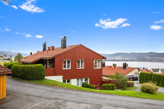 Velkommen til Veideveien 14! - Flott 2-roms endeleilighet med fantastisk fjordutsikt.