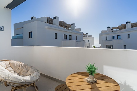 Eksklusiv toppleilighet over to plan | 3 soverom og 2 bad | Takterrasse med jacuzzi og sjøutsikt