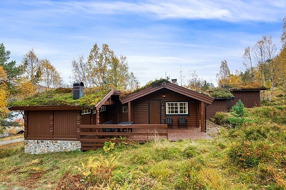 Krogsveen Sunnmøre v/Eiendomsmegler/Fagansvarlig Even Roth har gleden av å presentere Raudlivegen 123 - en fritidsbolig med attraktiv beliggenhet like ved Nysætervannet