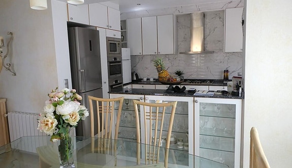 Stor og renovert villa med 4 soverom, basseng og flott uteområde i Los Dolses