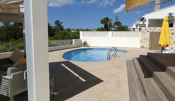 Stor og renovert villa med 4 soverom, basseng og flott uteområde i Los Dolses