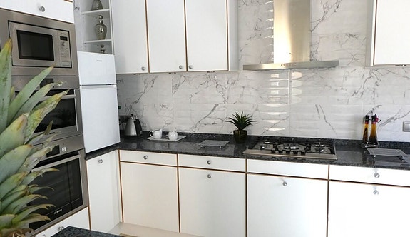 Stor og renovert villa med 4 soverom, basseng og flott uteområde i Los Dolses