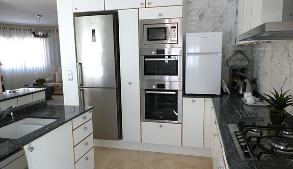 Stor og renovert villa med 4 soverom, basseng og flott uteområde i Los Dolses