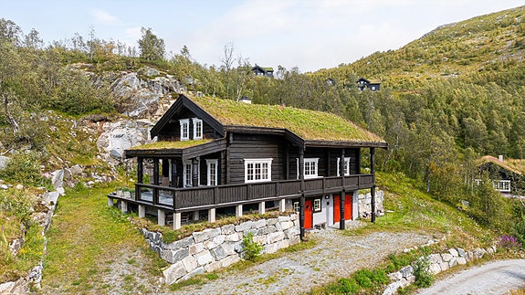 Velkommen til Austre Listøy 21 - En meget stor og særdeles flott hytte som må sees - Parkering i garasje og i eget gårdsrom