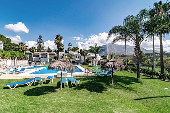 Renovert penthouse med 3 soverom og 2 bad - Terrasse med panoramautsikt mot sjø og fjell