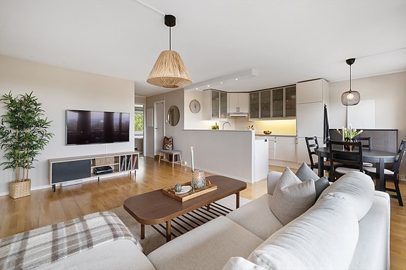 EiendomsMegler 1 v/Carl Erik Qvist ønsker deg velkommen til Konglefaret 47!