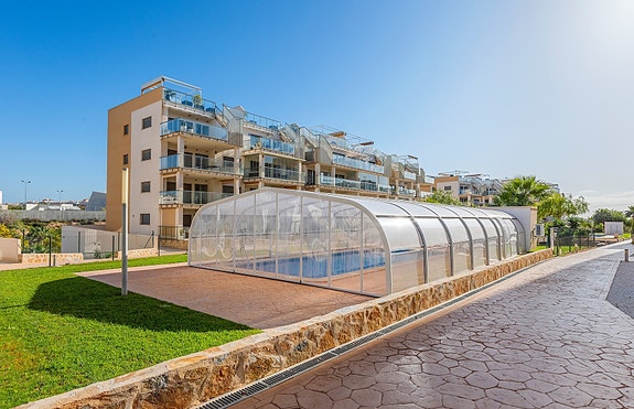 SOLGT! Moderne sørvendt leilighet | Romslig terrasse og god beliggenhet | Fullt møblert!