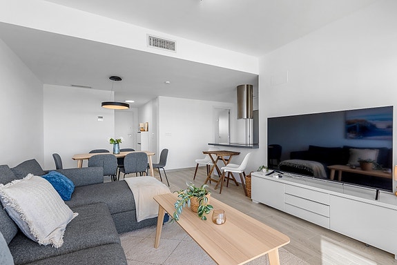 SOLGT! Moderne sørvendt leilighet | Romslig terrasse og god beliggenhet | Fullt møblert!