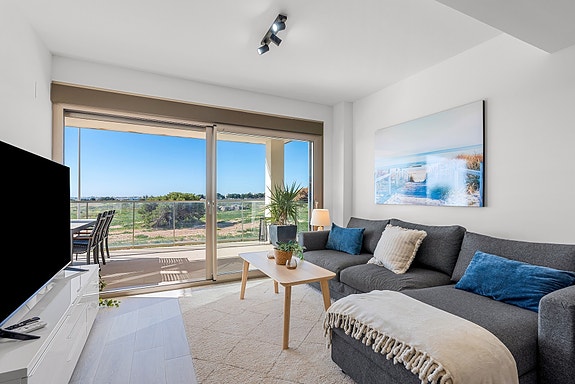 SOLGT! Moderne sørvendt leilighet | Romslig terrasse og god beliggenhet | Fullt møblert!