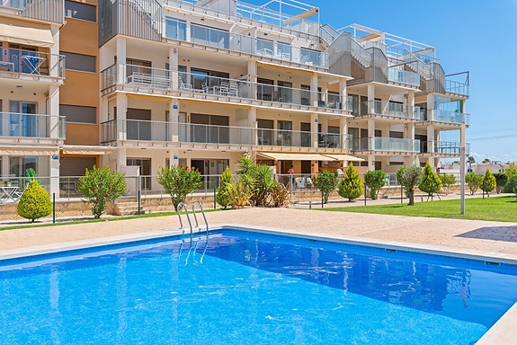 SOLGT! Moderne sørvendt leilighet | Romslig terrasse og god beliggenhet | Fullt møblert!