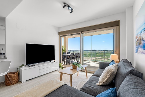 SOLGT! Moderne sørvendt leilighet | Romslig terrasse og god beliggenhet | Fullt møblert!