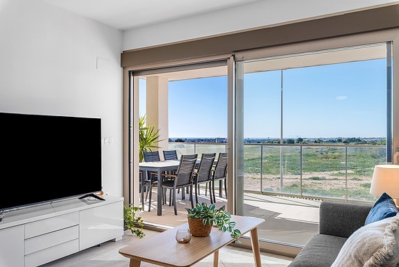 SOLGT! Moderne sørvendt leilighet | Romslig terrasse og god beliggenhet | Fullt møblert!