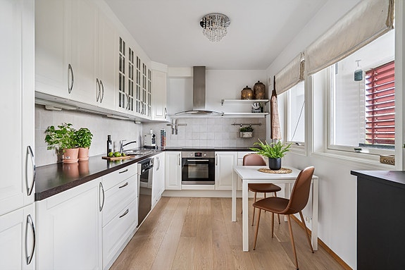 Kjøkken med spiseplass