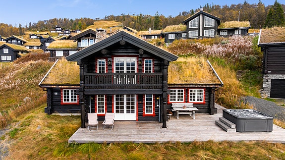 Privatmegleren har gleden av å presentere Listaullii 97! Eiendommen ligger i attraktive Listaullii med ski inn/ut til Rauland Skisenter