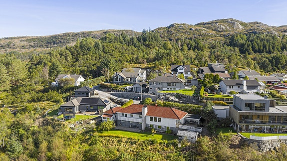 Velkommen på visning av Fjellvegen 52 presentert av Eiendomsmegler Christoffer Frøyland!