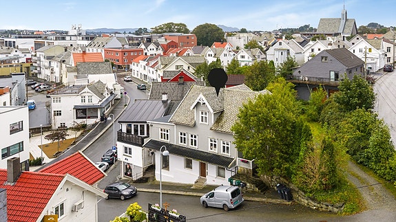 Velkommen til Skolegaten 1 - presentert av Olav Lauvås i Meglerhuset Rele
