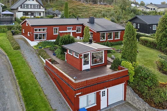 Aktiv Eiendomsmegling v/Anders Borgsø har gleden av å presentere Leiravegen 8.