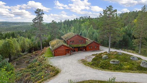 Gautefall - Stor hytte med sengeplass til 18 - Meget gode leieinntekter - Basseng og spa avdeling