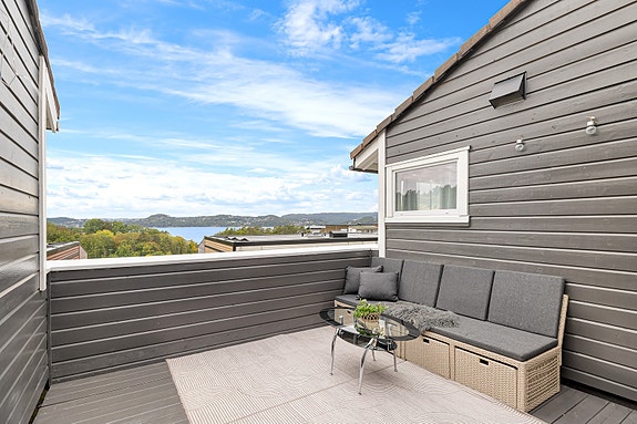 Velkommen til Musseronstien 18B! Boligen er presentert av Simon Aarhus v/Aktiv eiendomsmegling avd. Kristiansand