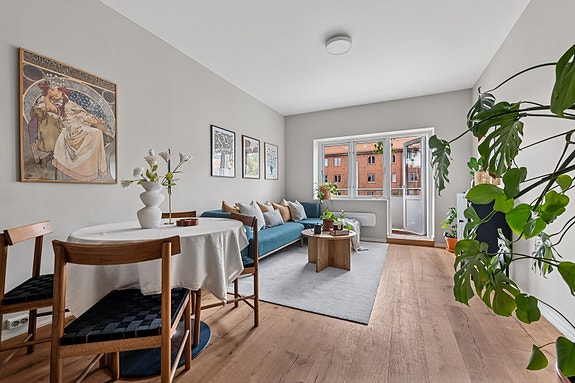 Stine Louise Opstadmo v/DNB Eiendom ønsker velkommen til en lys og luftig 3-roms på urbane Torshov.