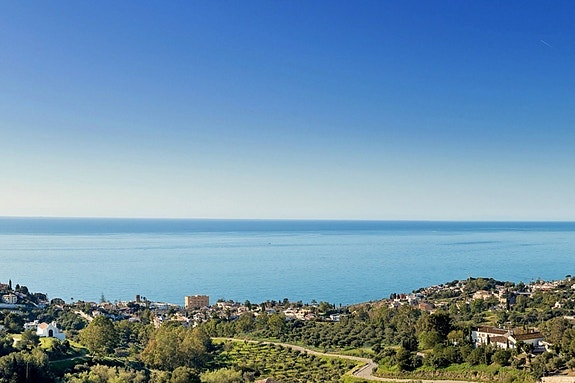 Nyhet! | UTSIKTSVILLA i Benalmadena | 4 soverom + 4 bad | Stor terrasse med basseng