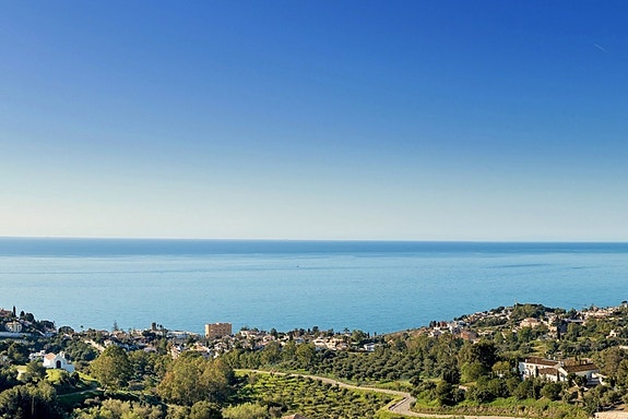 Nyhet! | UTSIKTSVILLA i Benalmadena | 4 soverom + 4 bad | Stor terrasse med basseng