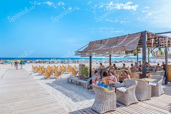 Rekkehus med 3 soverom | Hage og terrasse | Parkering for 2 biler | Flott fellesområde med basseng!