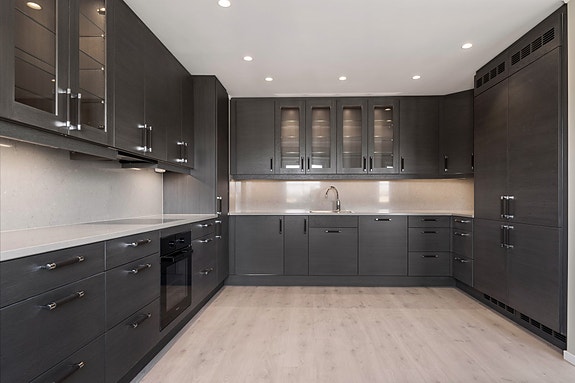 Velkommen til en nyoppusset og lekker topp- og endeleilighet i Hovsveien 7 i Askim